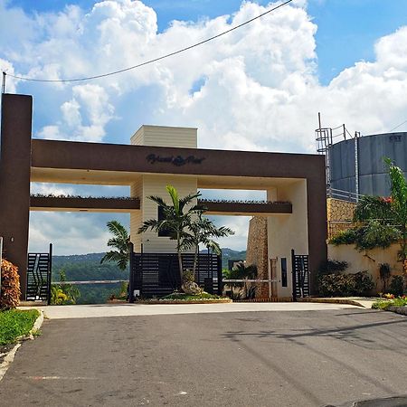 Ms. T'S Paradise @ Pyramid Point Ocho Rios Exterior foto