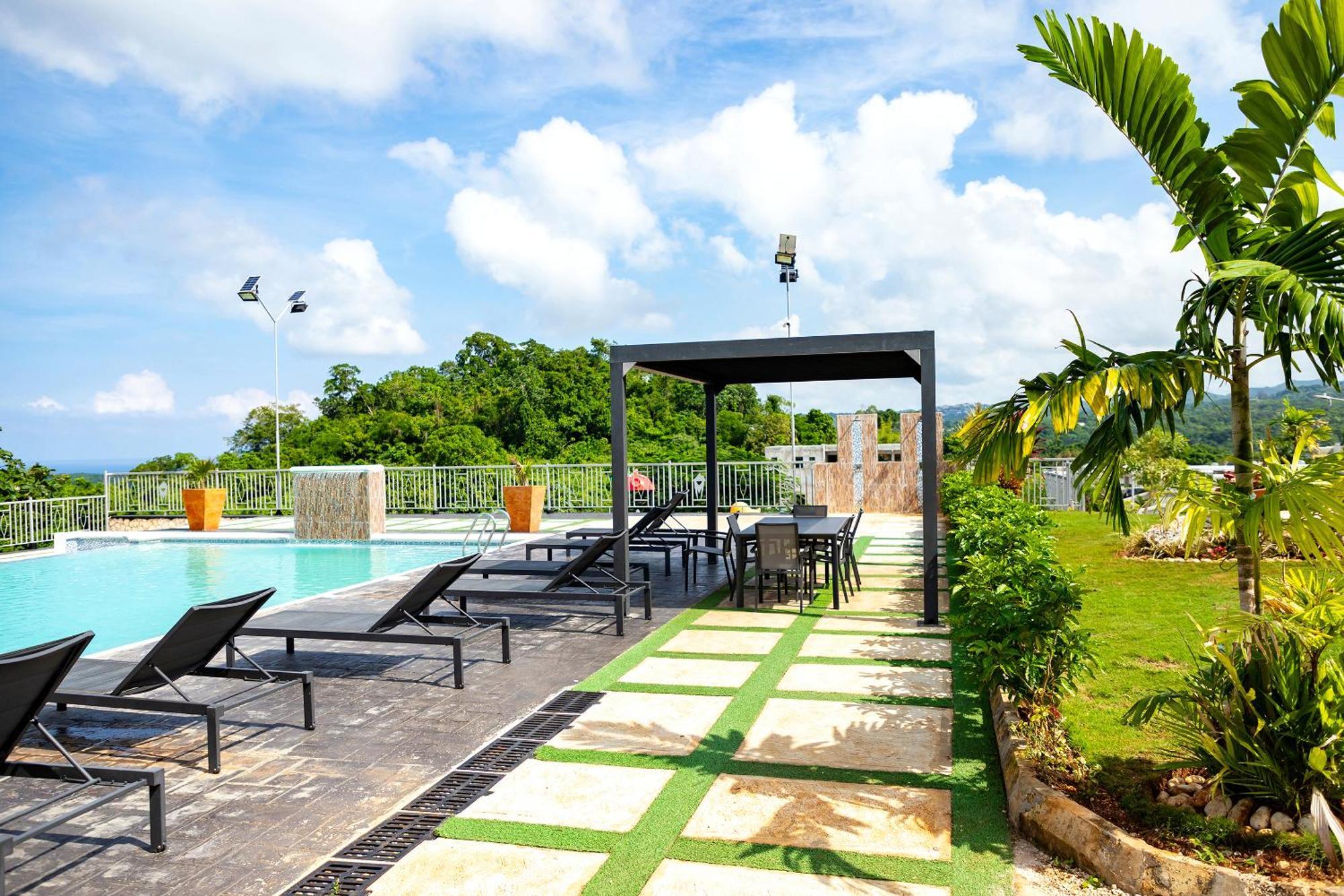 Ms. T'S Paradise @ Pyramid Point Ocho Rios Exterior foto